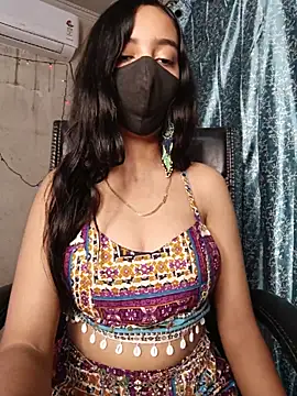 Snapshot of Parinaaz18 chatting on 5, 5, 2026 Parinaaz18 online show from 5, 5, 2026