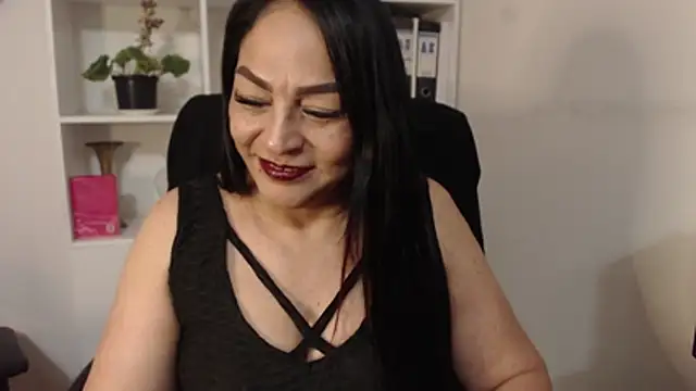 Snapshot of Gina_Myers chatting on 19, 6, 2026 Gina Myers online show from 19, 6, 2026