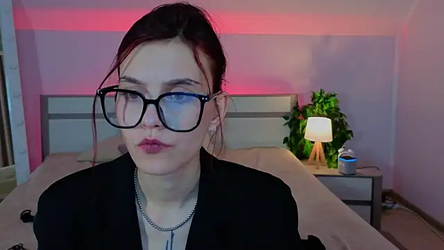 SusieMorris online show from 10, 11, 2025