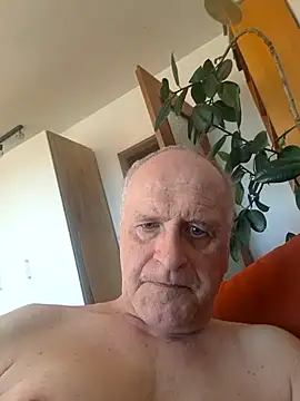 Milkasahne64 online show from 7, 11, 2025