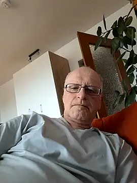 Milkasahne64 online show from 1, 11, 2025