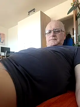 Milkasahne64 online show from 24, 4, 2026