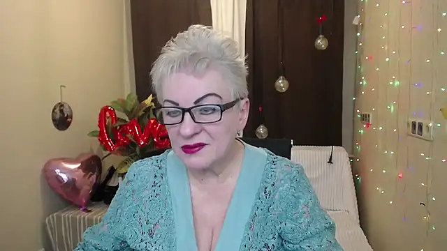 KayleSmoll online show from 15, 2, 2025