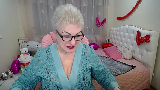 KayleSmoll online show from 9, 3, 2025