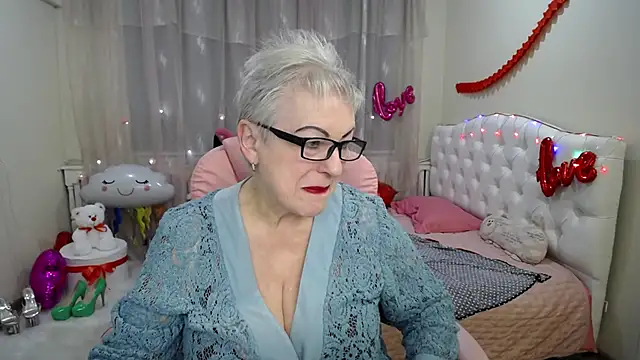 KayleSmoll online show from 20, 2, 2025