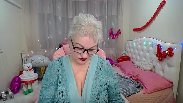 KayleSmoll online show from 4, 3, 2025