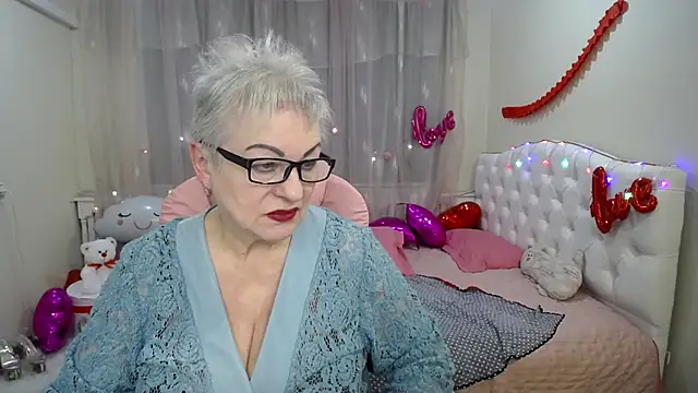KayleSmoll online show from 28, 2, 2025