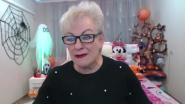 Snapshot of KayleSmoll chatting on 4, 11, 2025 KayleSmoll online show from 4, 11, 2025