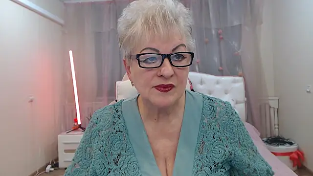 Snapshot of KayleSmoll chatting on 21, 11, 2025 KayleSmoll online show from 21, 11, 2025