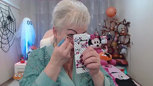 Snapshot of KayleSmoll chatting on 21, 10, 2025 KayleSmoll online show from 21, 10, 2025