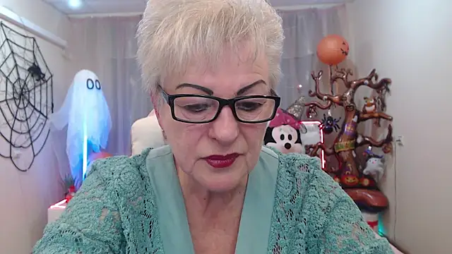 Snapshot of KayleSmoll chatting on 22, 10, 2025 KayleSmoll online show from 22, 10, 2025