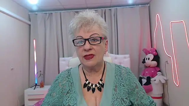 Snapshot of KayleSmoll chatting on 19, 5, 2026 KayleSmoll online show from 19, 5, 2026