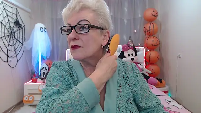 Snapshot of KayleSmoll chatting on 18, 10, 2025 KayleSmoll online show from 18, 10, 2025