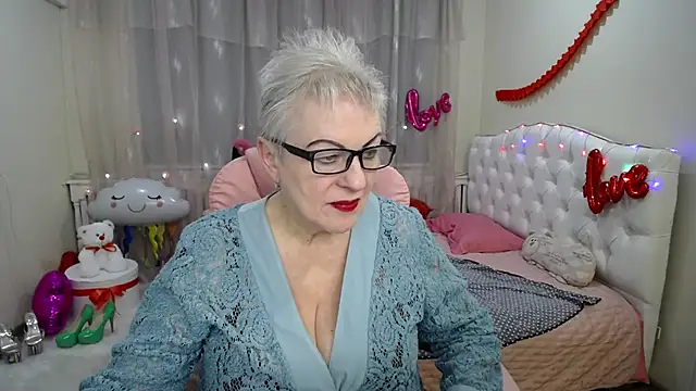 KayleSmoll online show from 20, 2, 2025
