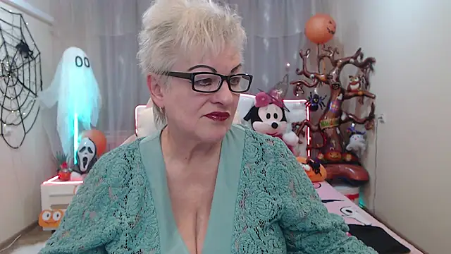 Snapshot of KayleSmoll chatting on 24, 10, 2025 KayleSmoll online show from 24, 10, 2025