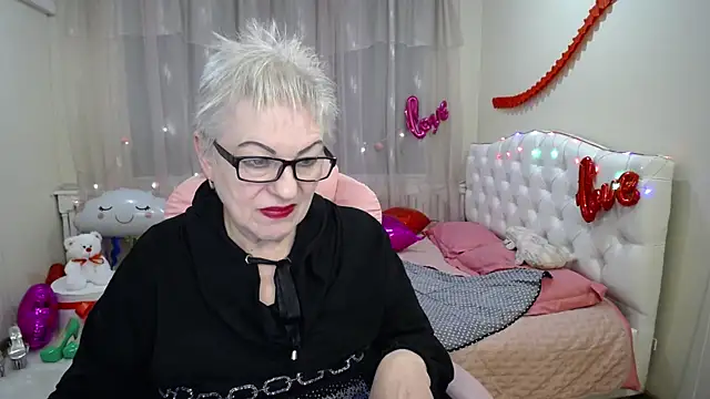 KayleSmoll online show from 19, 2, 2025