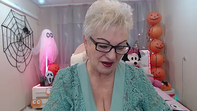 Snapshot of KayleSmoll chatting on 14, 10, 2025 KayleSmoll online show from 14, 10, 2025