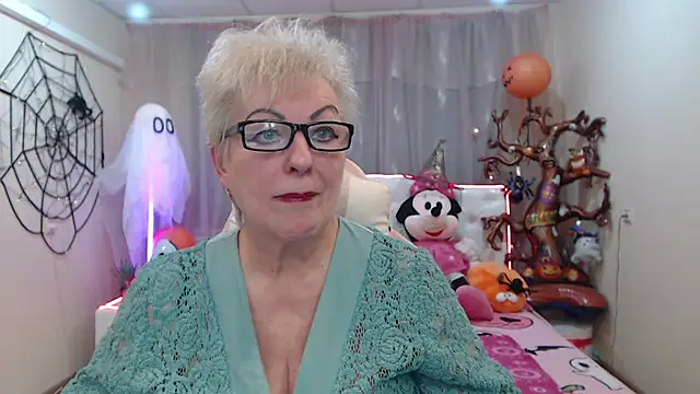 Snapshot of KayleSmoll chatting on 1, 11, 2025 KayleSmoll online show from 1, 11, 2025