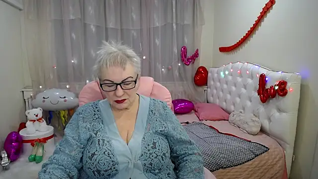 KayleSmoll online show from 22, 2, 2025
