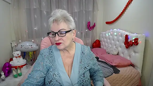 KayleSmoll online show from 25, 2, 2025