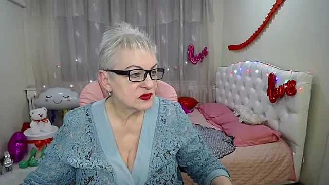 KayleSmoll online show from 18, 2, 2025