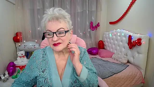 KayleSmoll online show from 15, 2, 2025