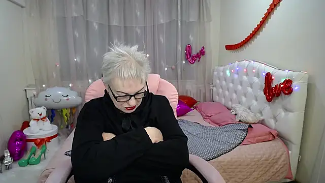 KayleSmoll online show from 19, 2, 2025