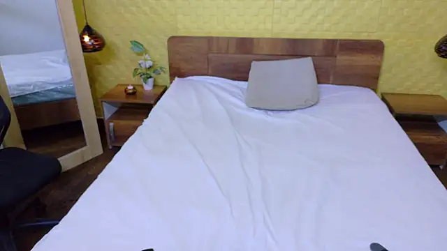 Shamiraa moore online show from 4, 3, 2026