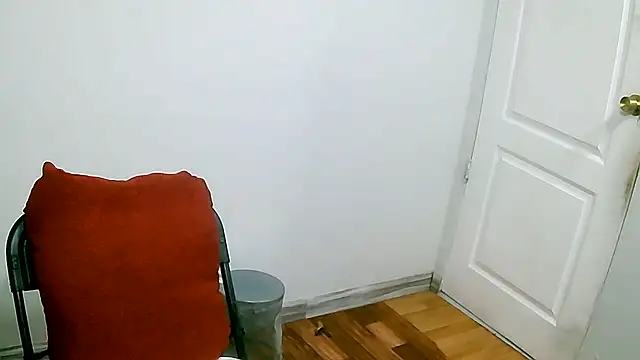 Snapshot of leona- chatting on 15, 10, 2025 leona- online show from 15, 10, 2025