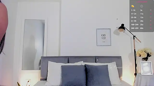 Snapshot of Hannaos chatting on 7, 11, 2025 Hannaos online show from 7, 11, 2025