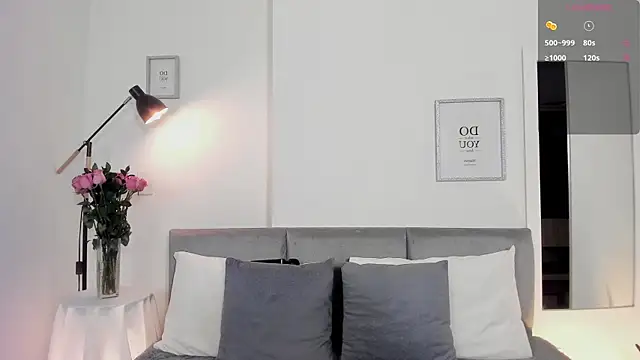 Snapshot of Hannaos chatting on 21, 11, 2025 Hannaos online show from 21, 11, 2025