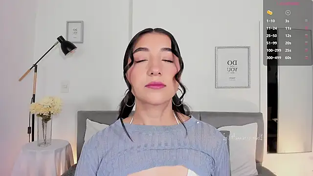 Snapshot of Hannaos chatting on 28, 11, 2025 Hannaos online show from 28, 11, 2025