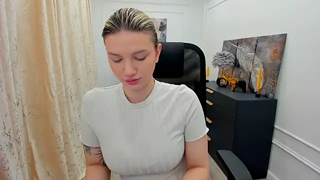 SelenaeMoore online show from 30, 5, 2026