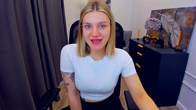 SelenaeMoore online show from 11, 5, 2026