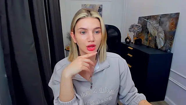 SelenaeMoore online show from 21, 4, 2026