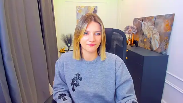 SelenaeMoore online show from 9, 4, 2026