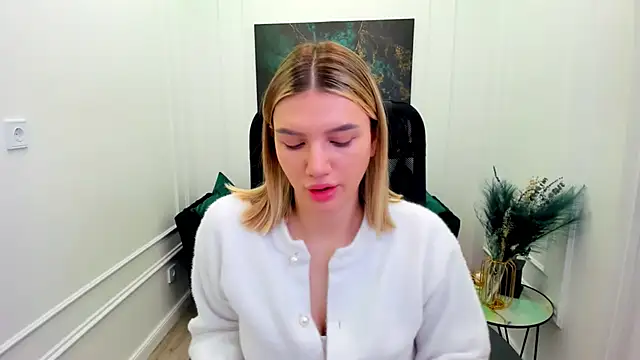 SelenaeMoore online show from 3, 6, 2026
