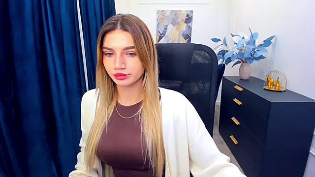 SelenaeMoore online show from 18, 9, 2025