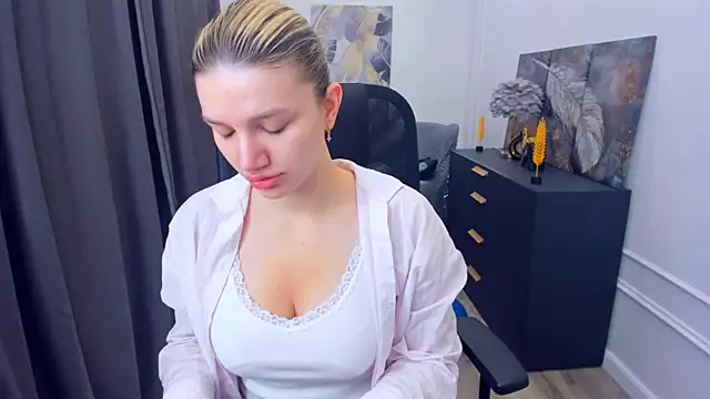 SelenaeMoore online show from 23, 5, 2026