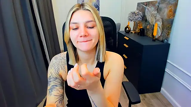 SelenaeMoore online show from 5, 5, 2026