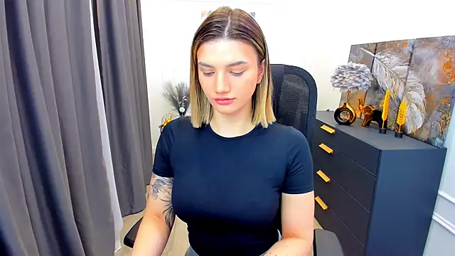 SelenaeMoore online show from 25, 3, 2026