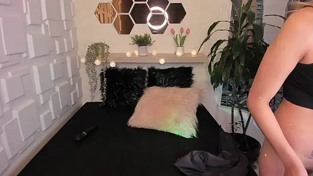 Snapshot of Esteff__o2 chatting on 3, 2, 2025 Esteff o2 online show from 3, 2, 2025