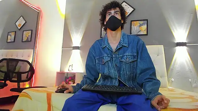 Elias Snow  online show from 23, 9, 2025