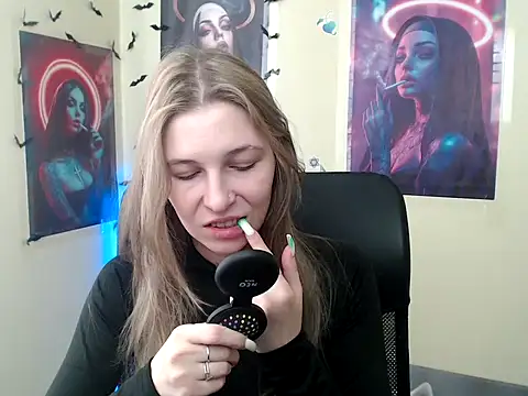 Snapshot of StrangerGi chatting on 30, 4, 2026 StrangerGi online show from 30, 4, 2026