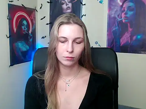 Snapshot of StrangerGi chatting on 28, 4, 2026 StrangerGi online show from 28, 4, 2026