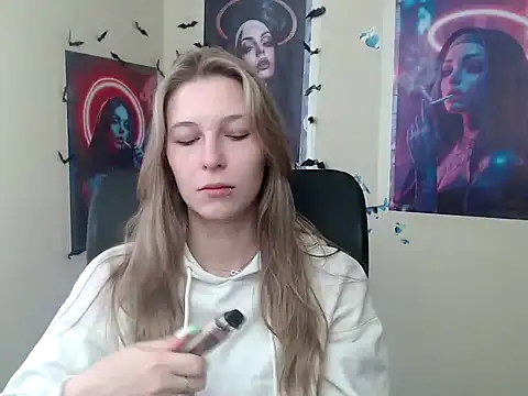 Snapshot of StrangerGi chatting on 9, 5, 2026 StrangerGi online show from 9, 5, 2026