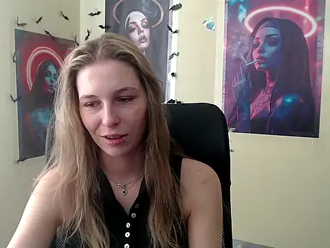 Snapshot of StrangerGi chatting on 7, 5, 2026 StrangerGi online show from 7, 5, 2026