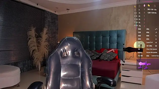 MelanieRioss online show from 10, 10, 2025