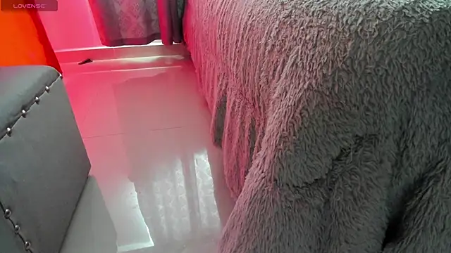 Nina Fuentes online show from 19, 7, 2026