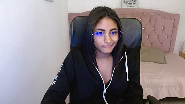 shaneelle online show from 3, 3, 2025